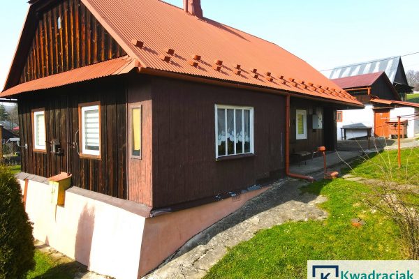 Drewniany dom w Jabłonce – gmina Dydnia